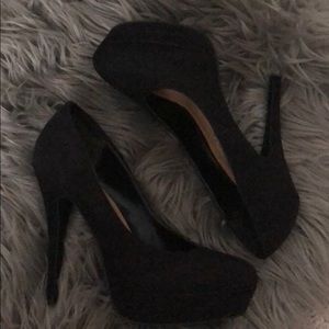 Sexy suede black pumps